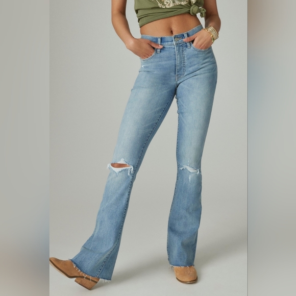 NWT High Rise Distressed Lucky Brand Jeans - Picture 3 of 9